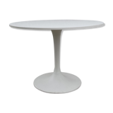 White round table, tulip foot