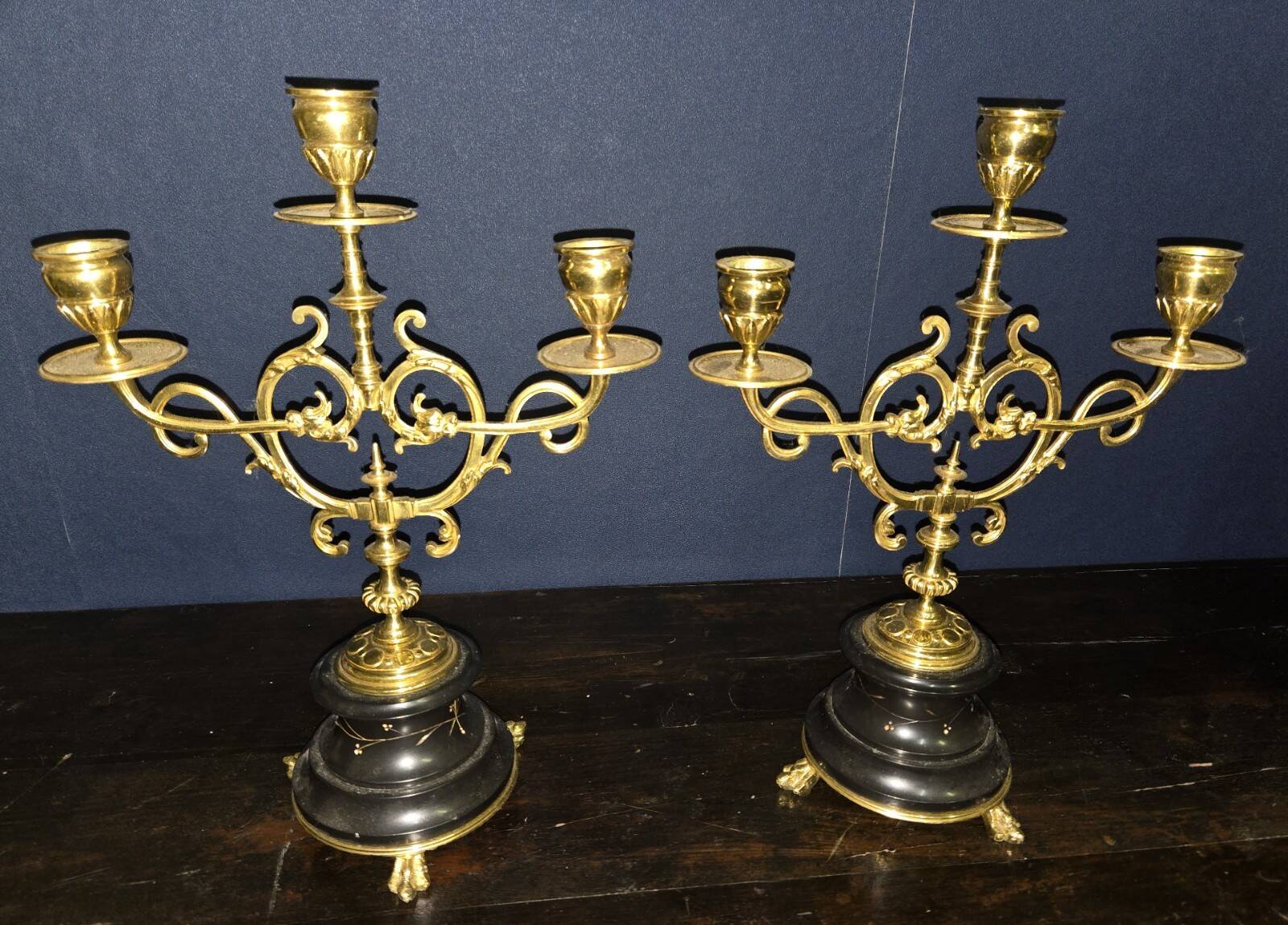 Elegant pair of three-light candelabra in gilded bronze.