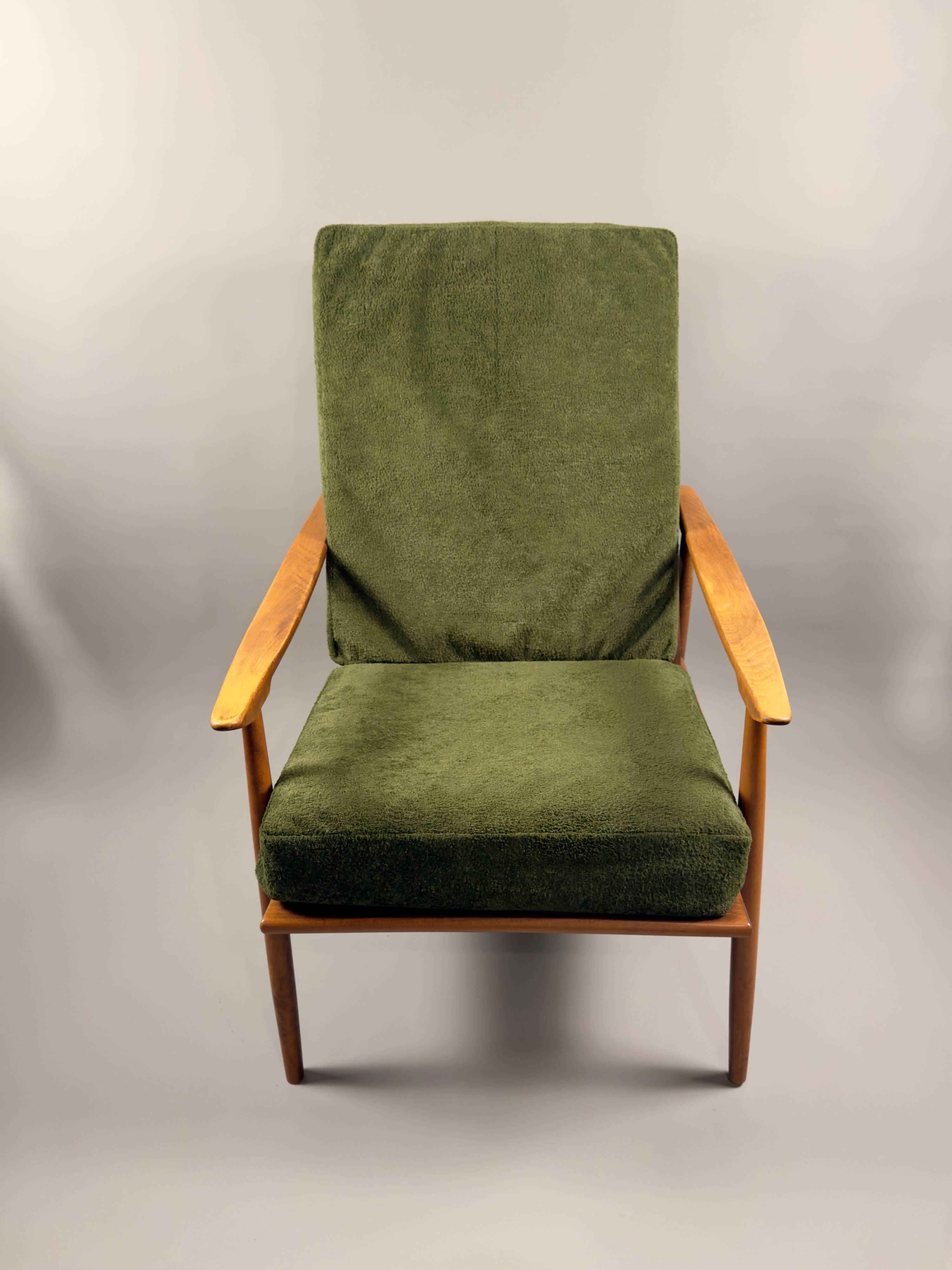 Fauteuil scandinave – revêtement vert, bois de hêtre, vintage