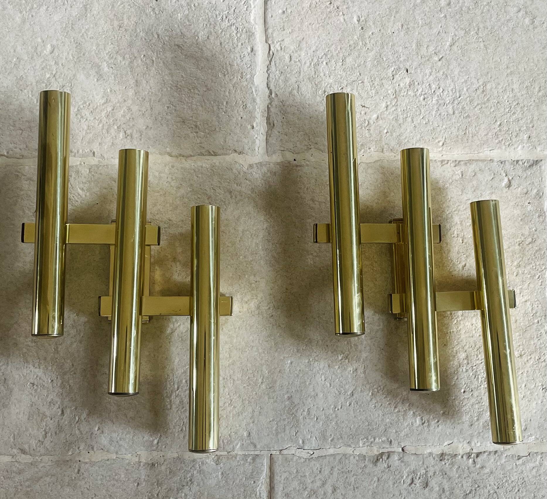 Tubular wall sconces in brass, Italian design from the 1970s, attributed.