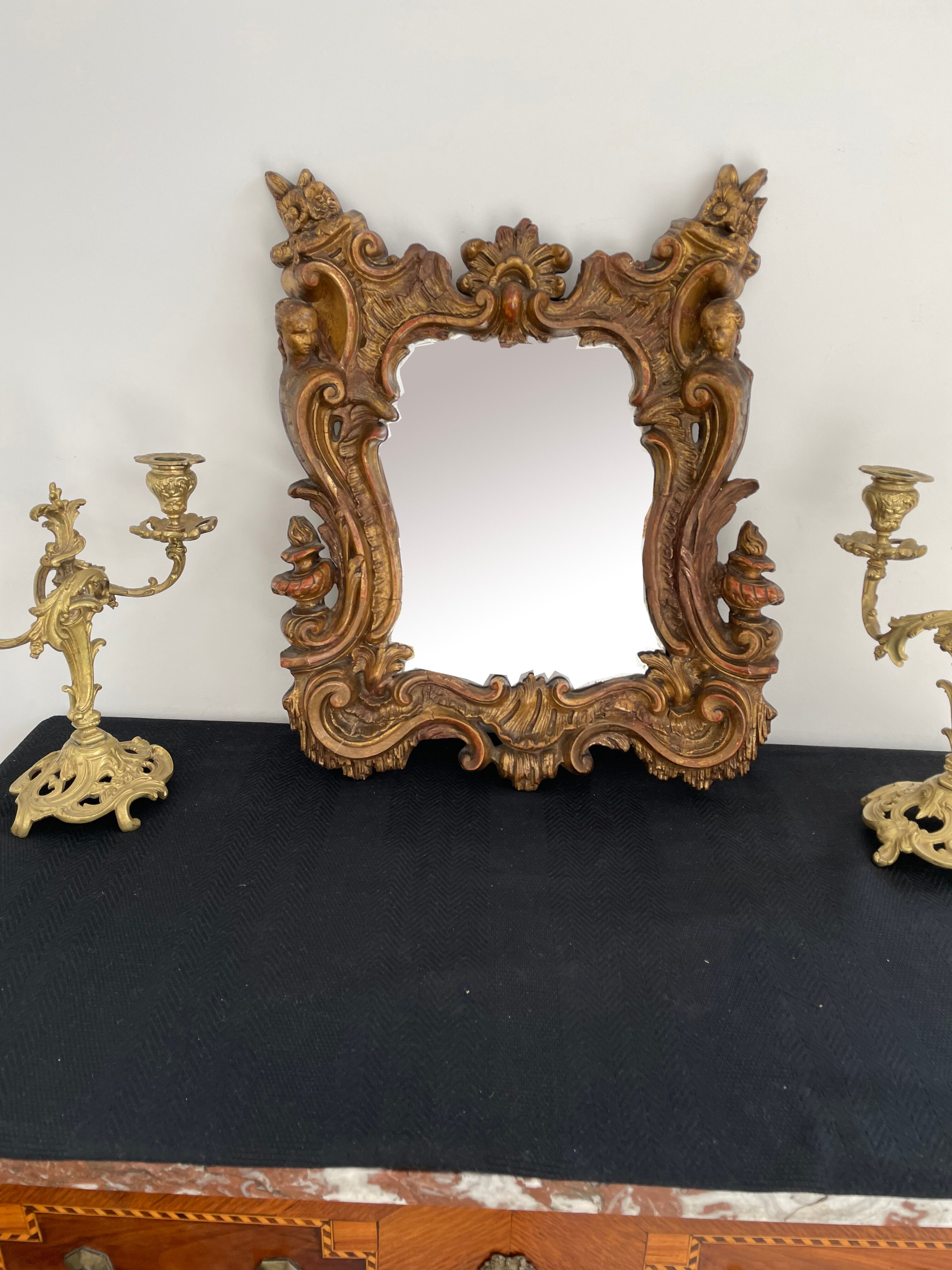 Miroir en bois sculpté et doré