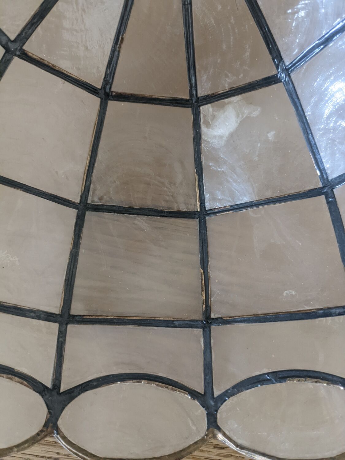 Chandelier in mother-of-pearl and brass