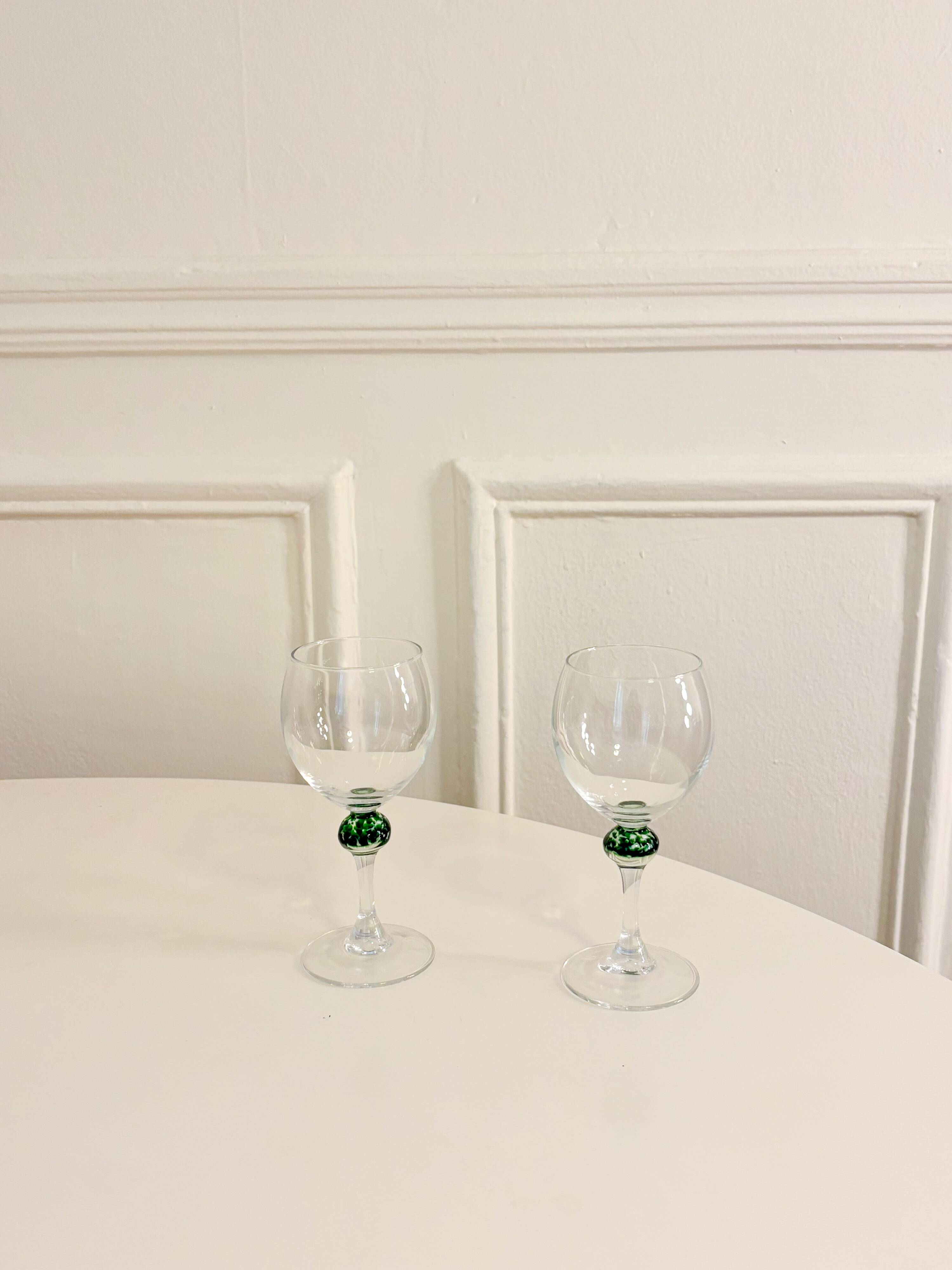 Pair of wine glasses, detail of Clichy glass. Green, 1970 - 15 X 6 cm