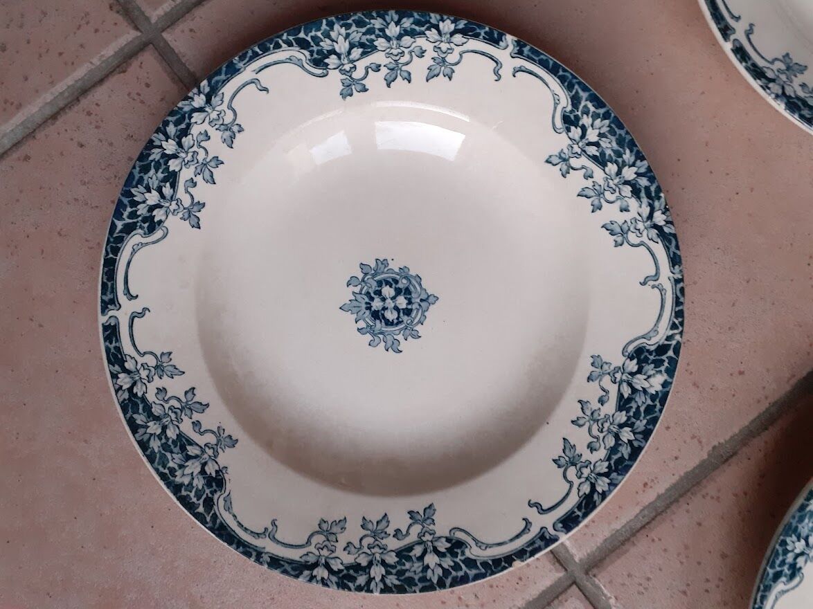 Faience plate from Emile Bourgeois depot