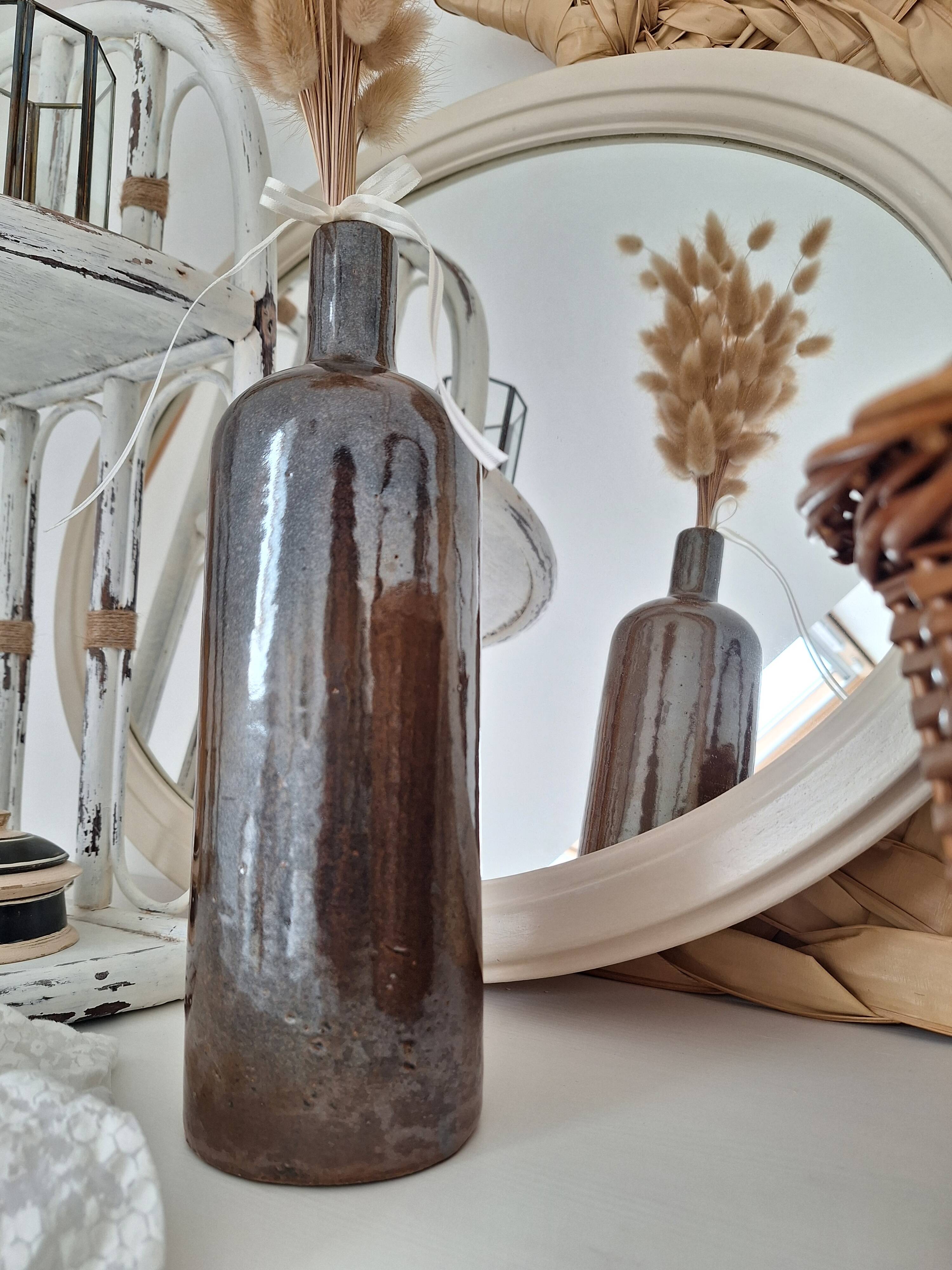 Bouteille en grès marron foncé vintage