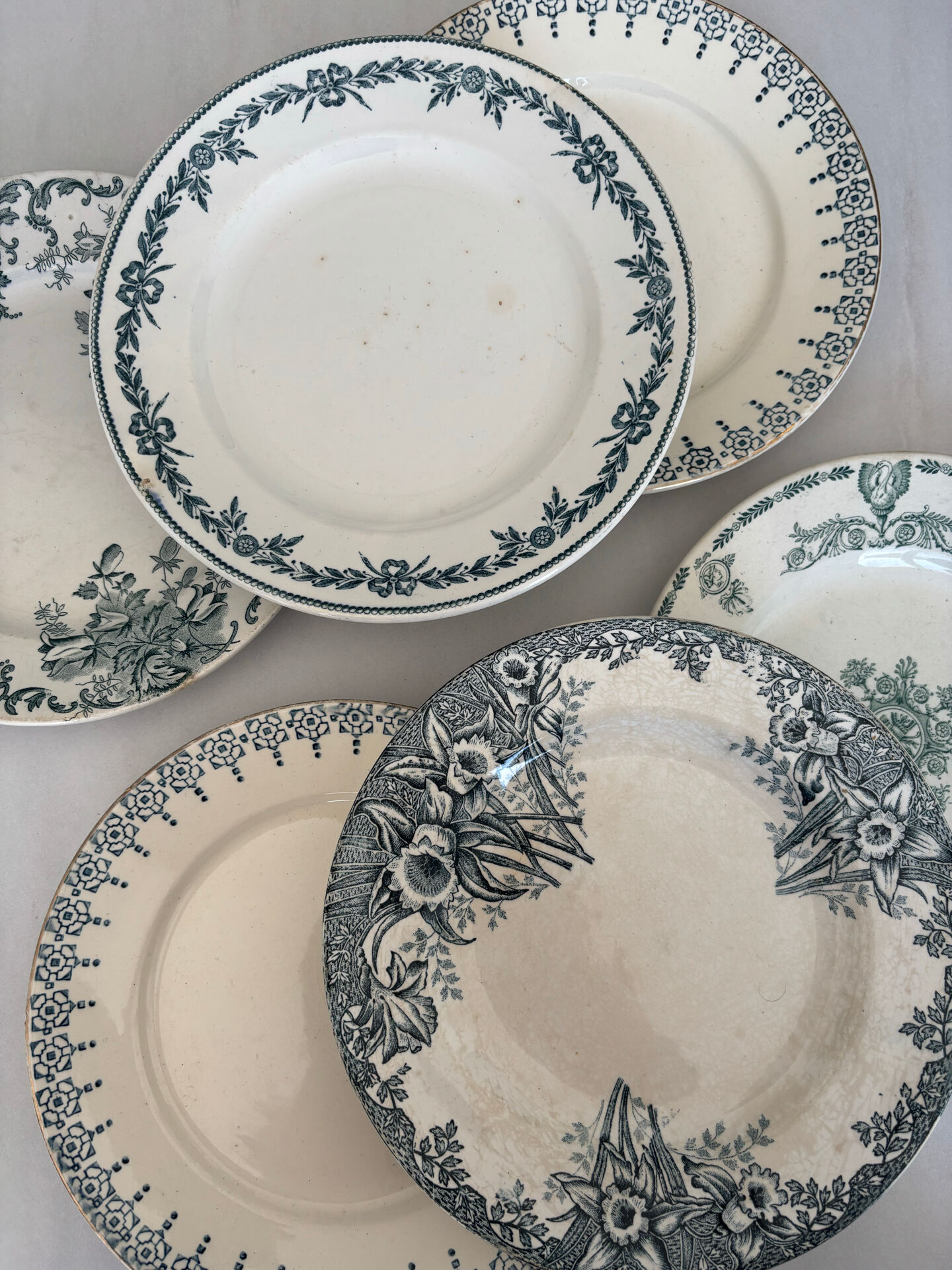 Lot of 6 blue-green ironstone dessert plates, French faience.