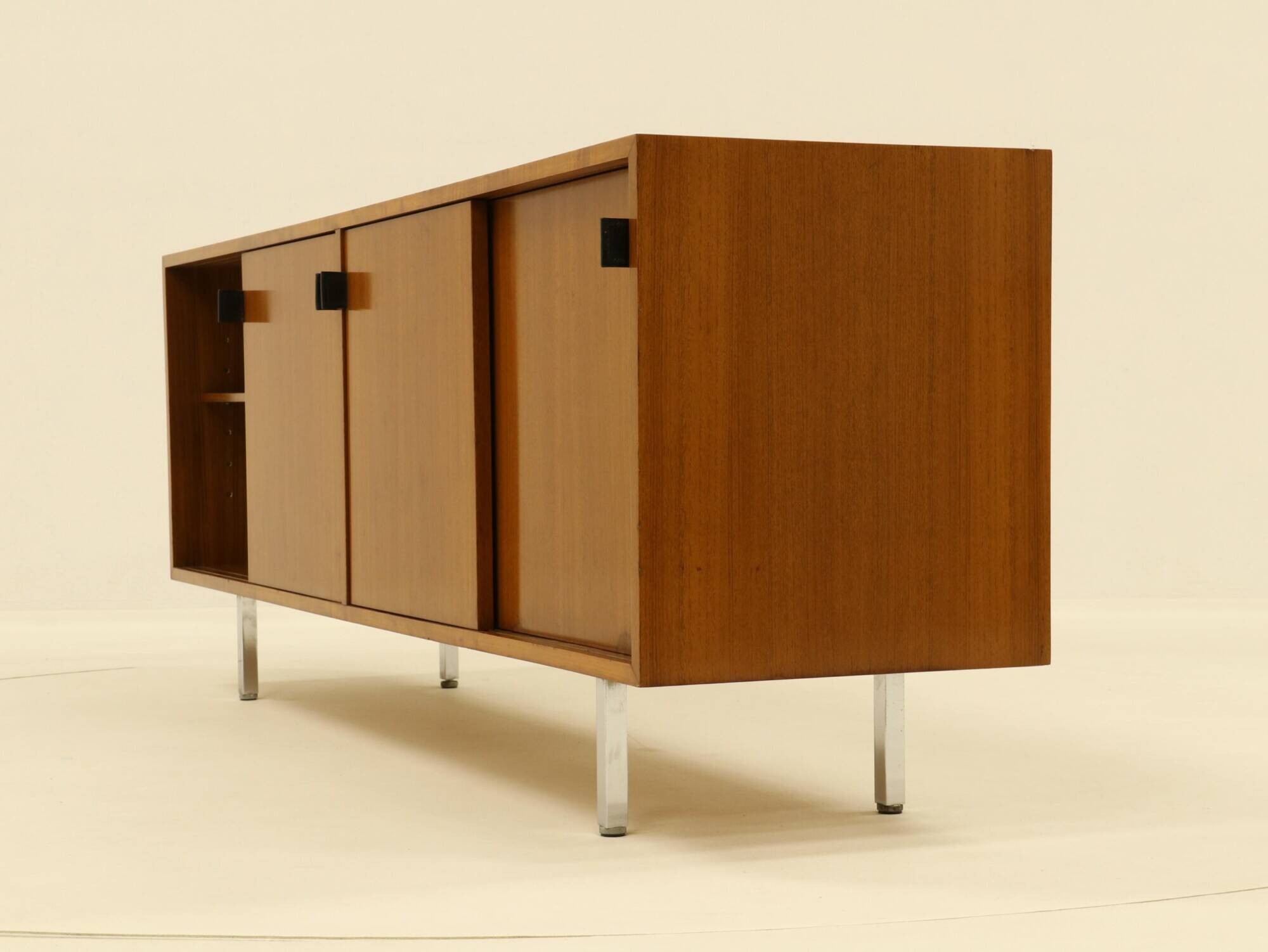 Buffet de style Mid-Century signé Florence Knoll pour Knoll International