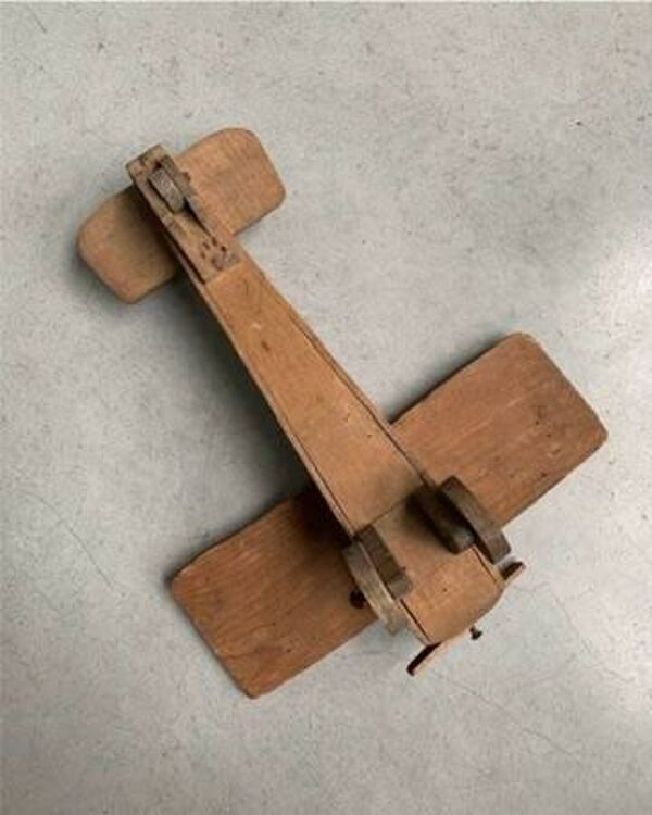 Ancien avion en bois vintage