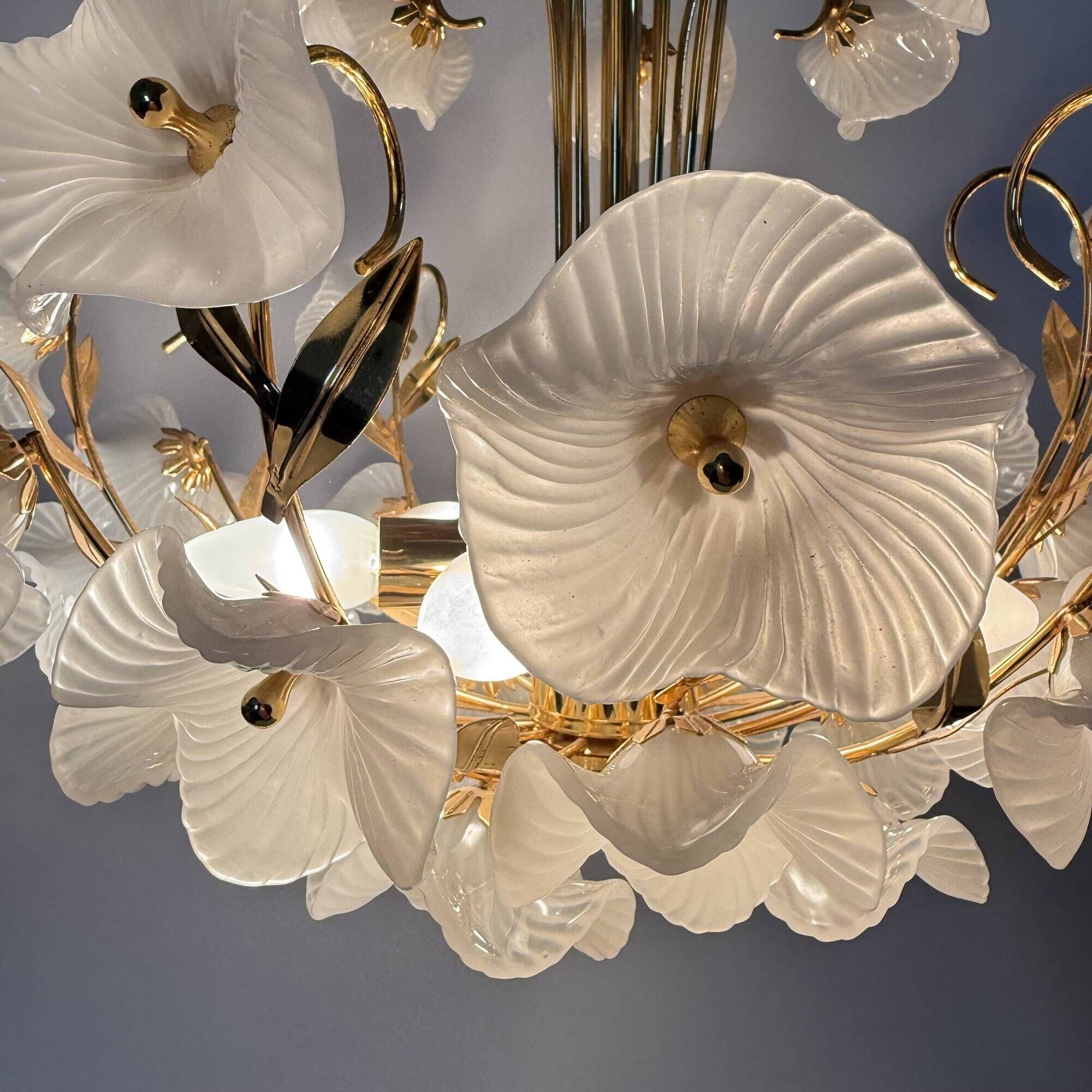 Lustre milieu du siècle avec fleurs en verre, années 1970