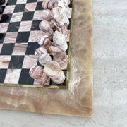 Échiquier en marbre rose et noir vintage avec des pièces en laiton, années 1970, Italie