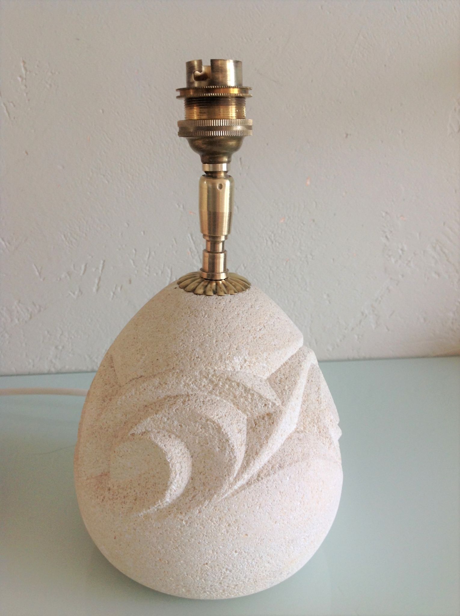Ovoid lamp in carved stone and printed lampshade / vintage 60-70s