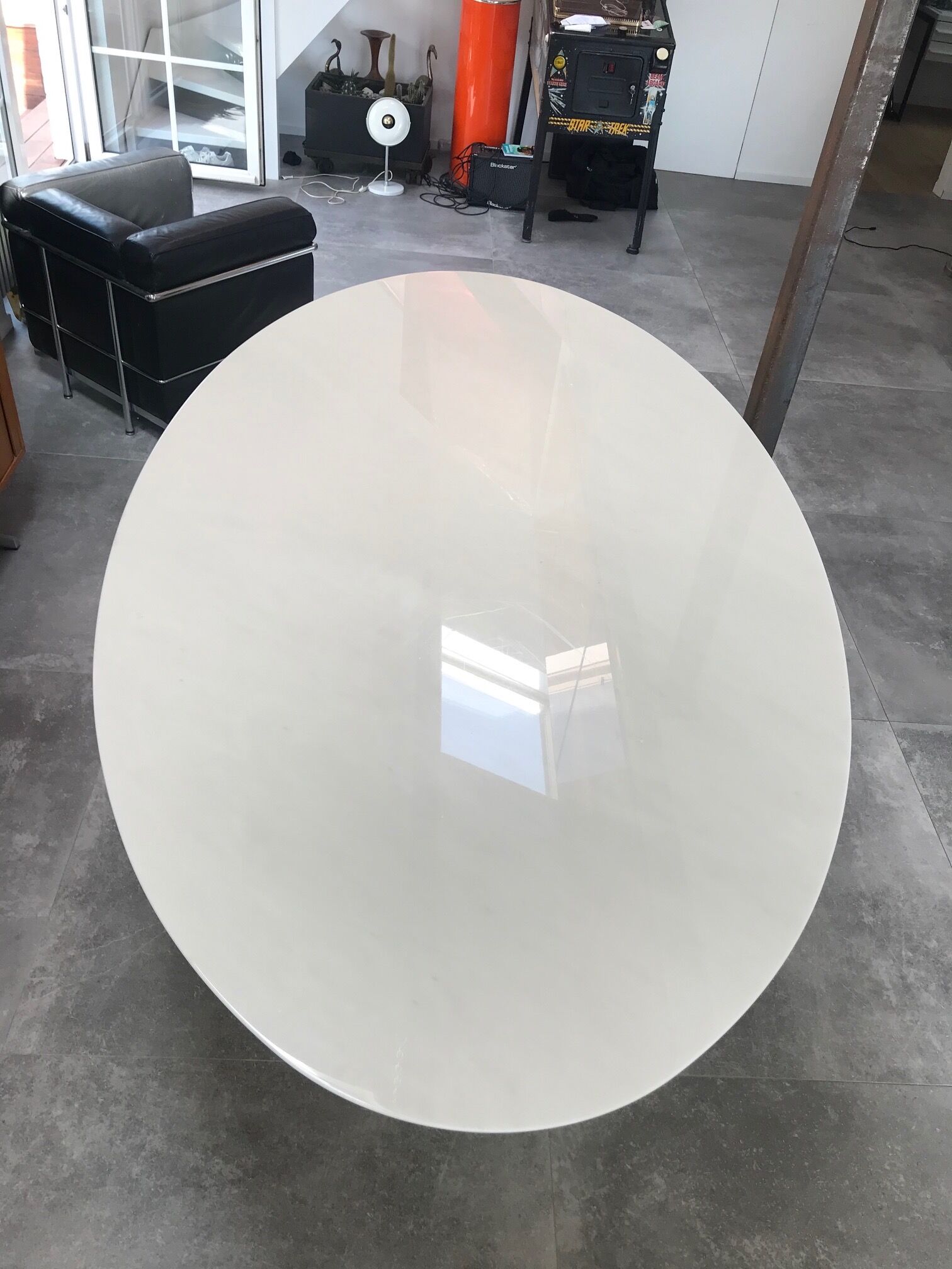 Limited edition table by Eero Saarinen for Knoll studio in extra white marble