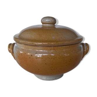 Covered bowl in Marais sandstone