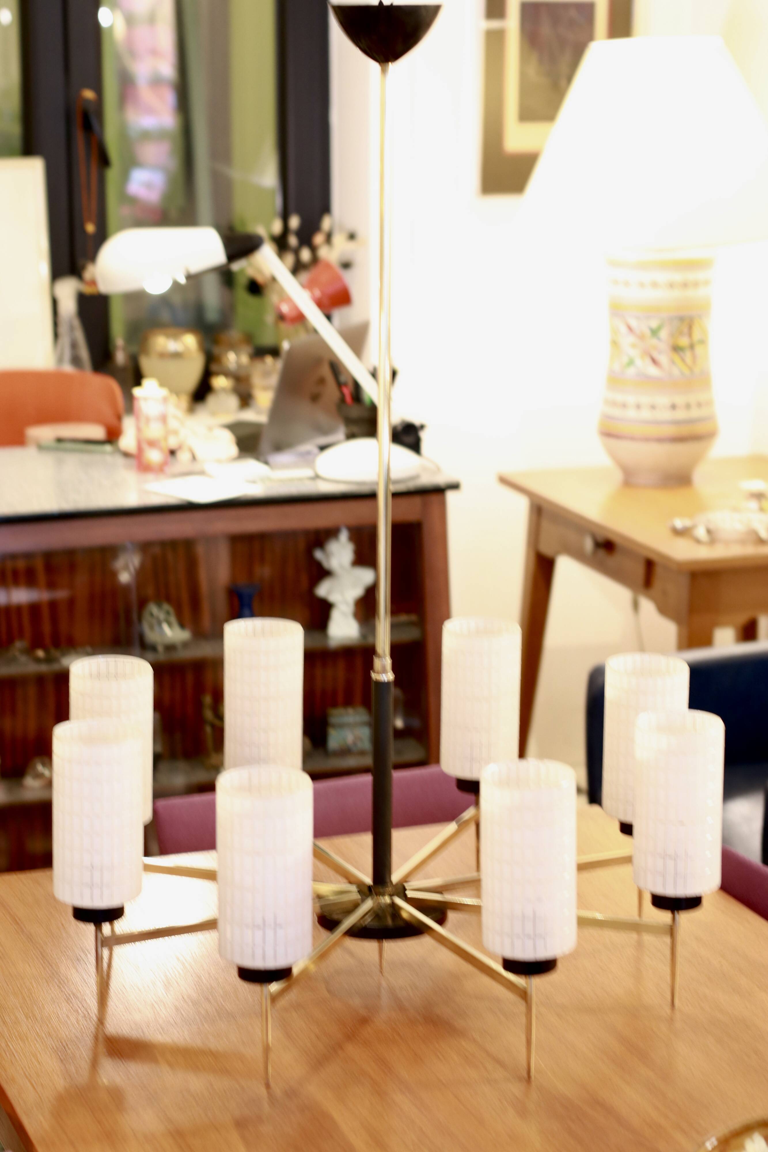 Lustre mid-century en laiton