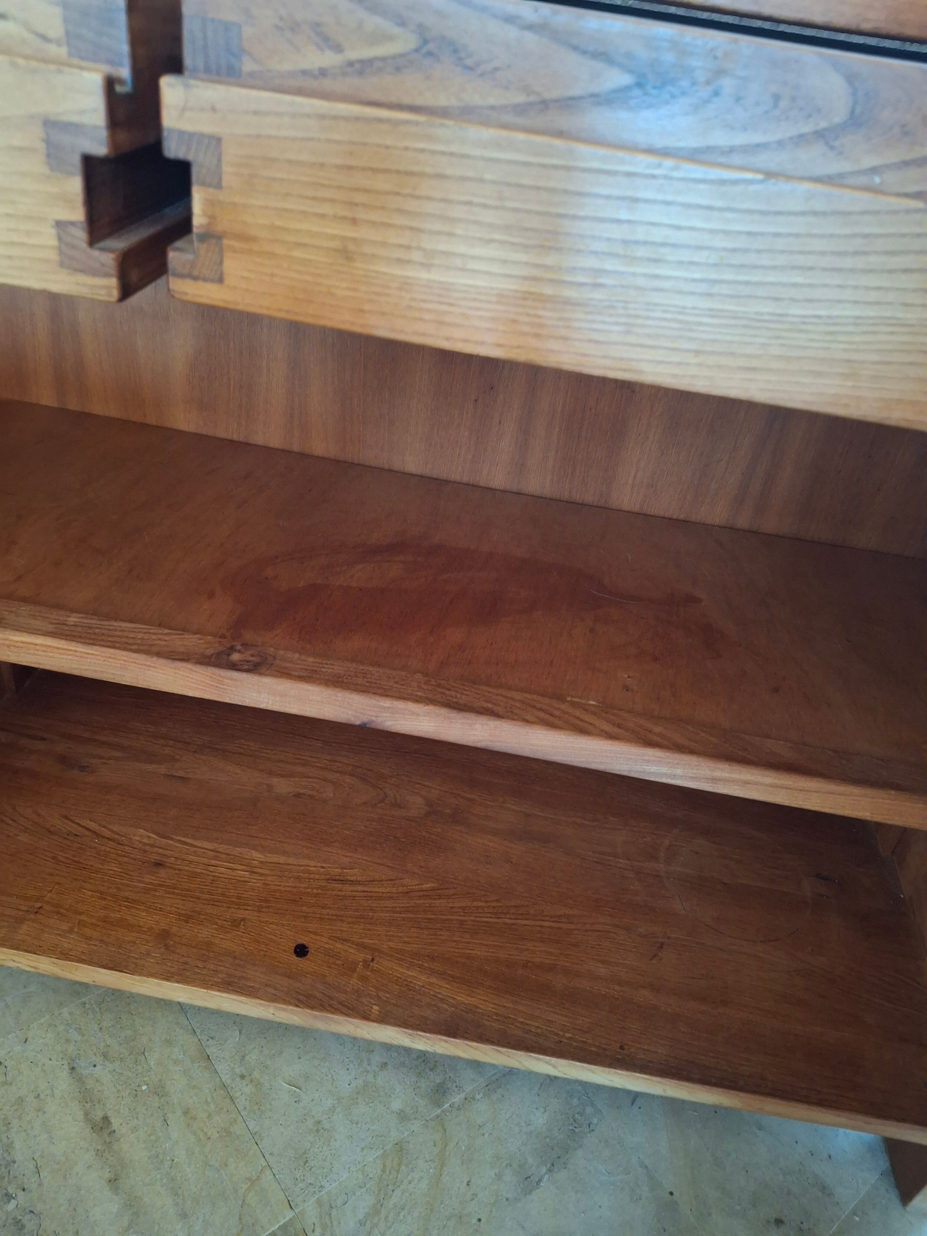 Buffet in solid elm