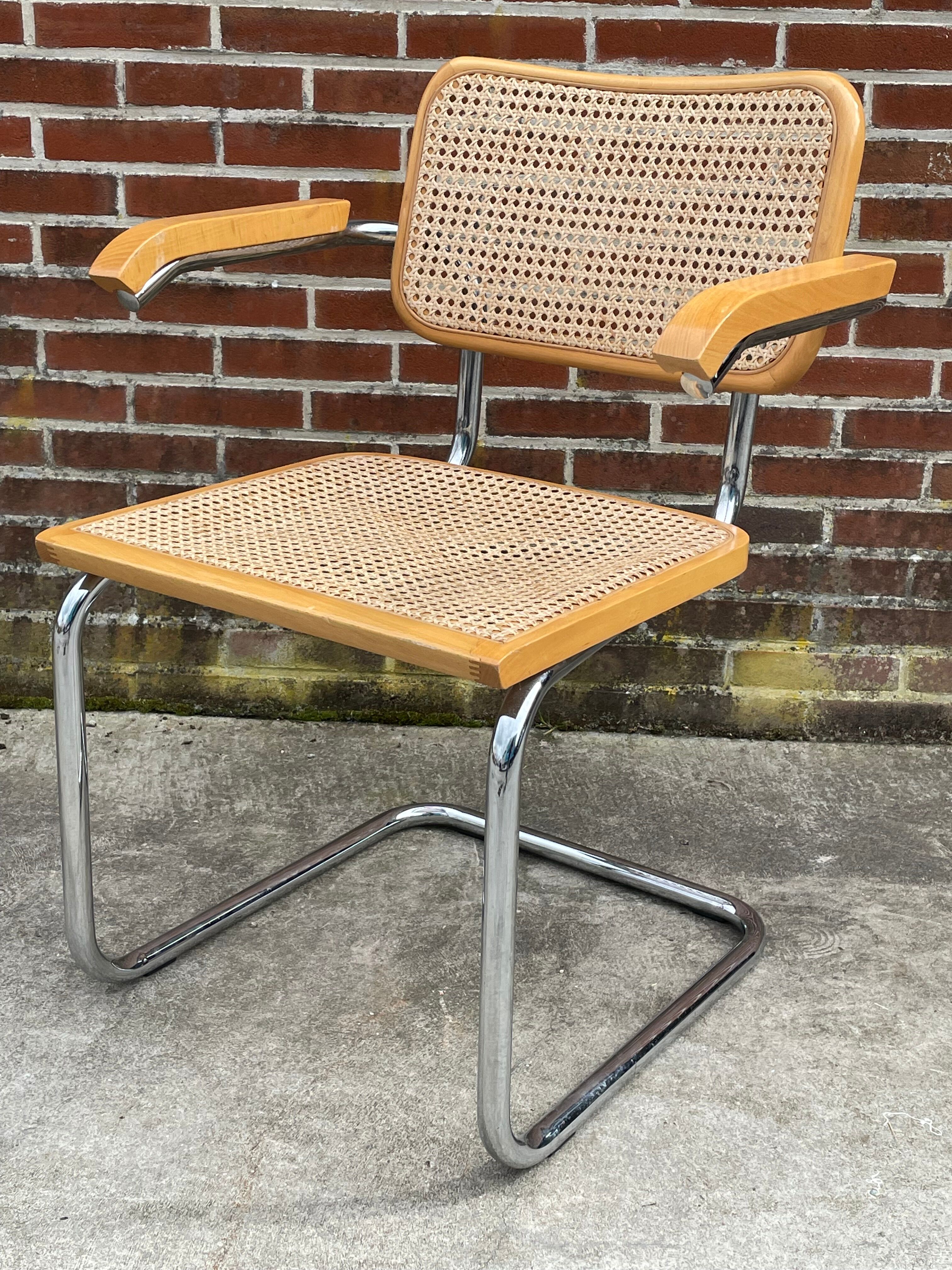 Cesca chair B64 with armrests by Marcel Breuer Design