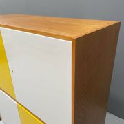 Armoire U-450 en placage de chêne, variante jaune et blanc, Jiří Jiroutek pour Inte