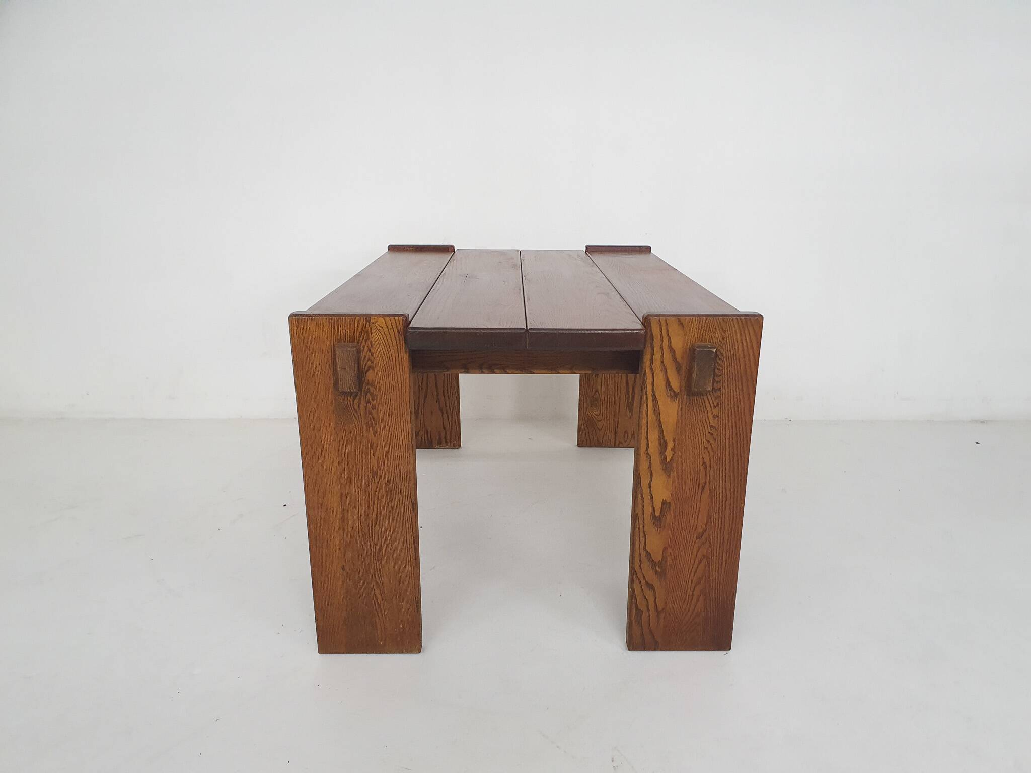 Table de salle à manger en chêne massif, Pays-Bas, années 1970