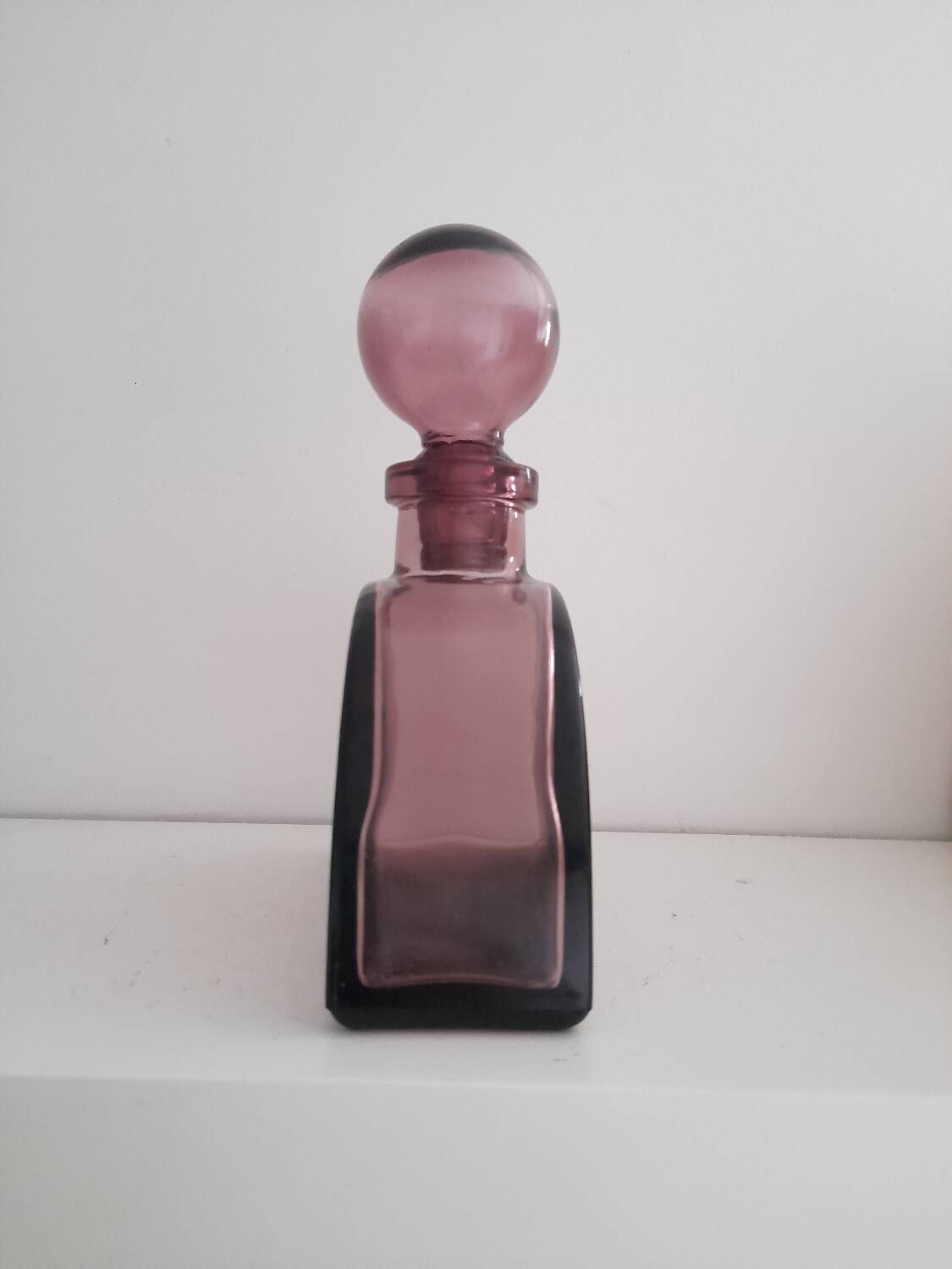 Half-circle carafe in purple glass