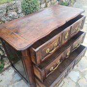 Commode arbalète en noyer époque 18ème siècle