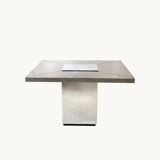 Une table carrée, Italie années 70.