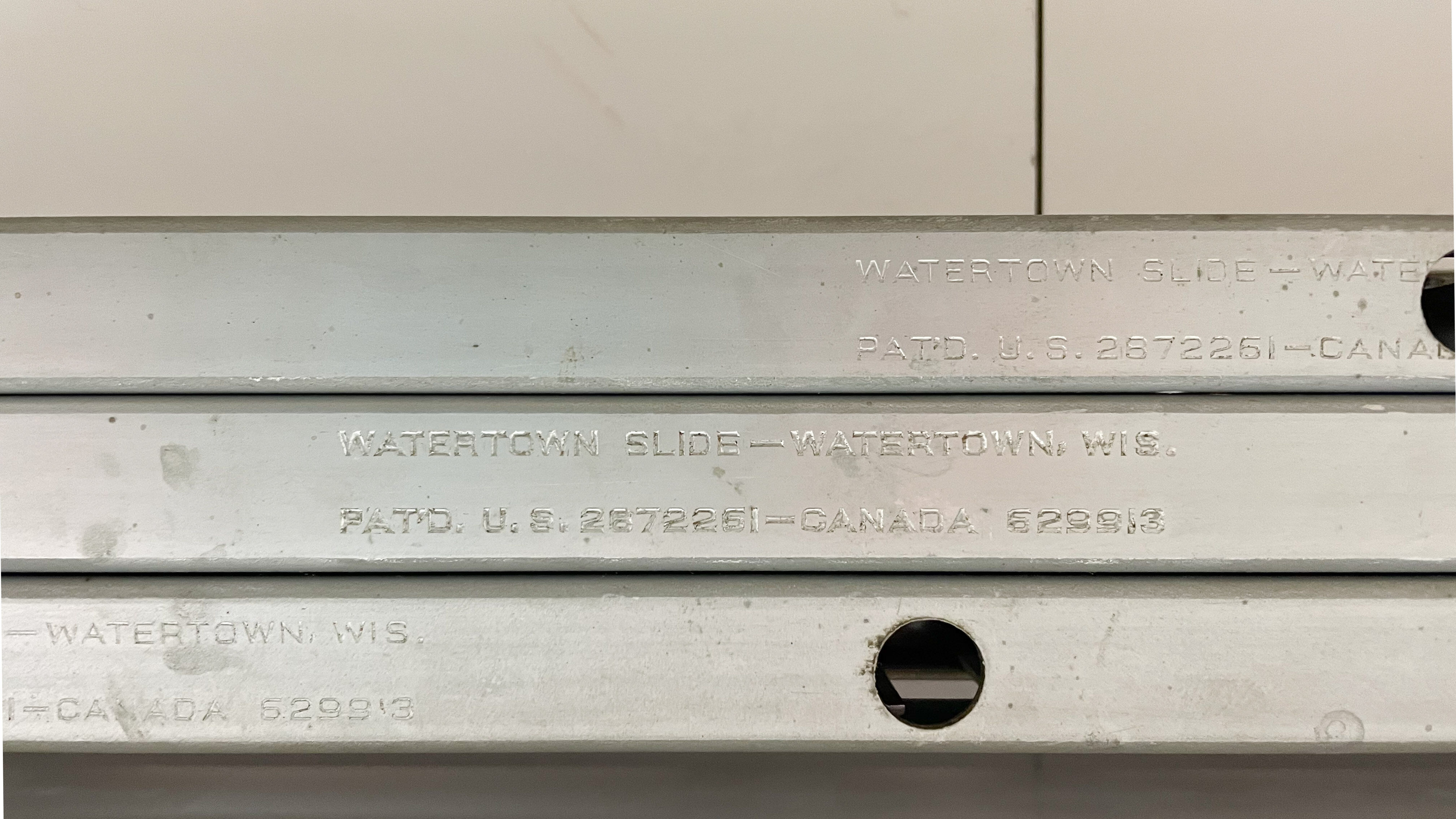 Extendable pedestal dining table by George Nelson for Herman Miller