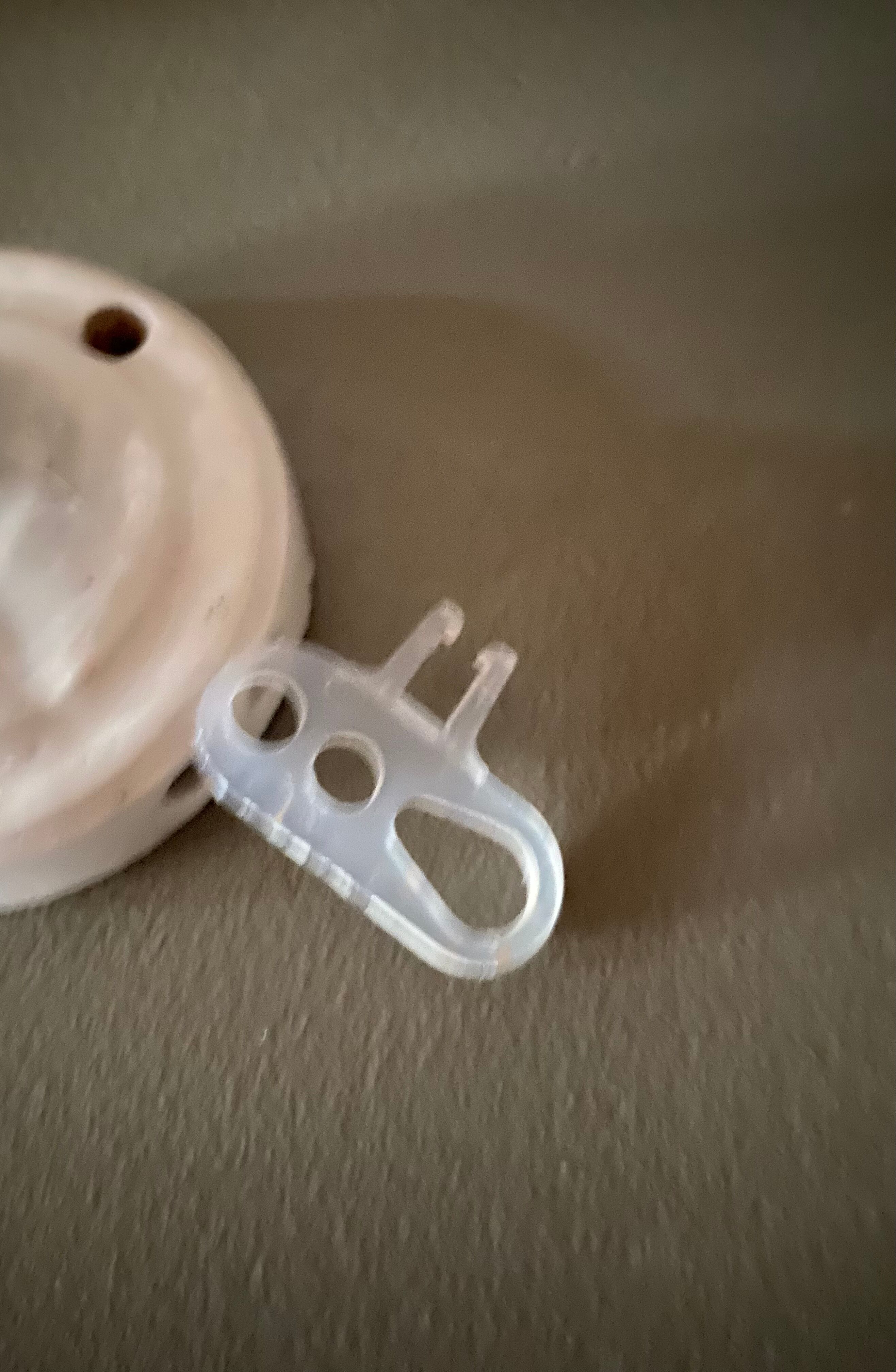 Pink glass suspension, fabric cable, ceramic rosette