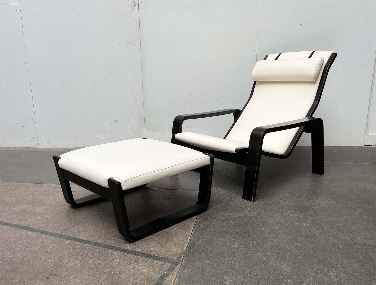 Modern mid-century Pulkka lounge chair set and footrest by Ilmari Lappalainen for Asko, Finland, 1960s.