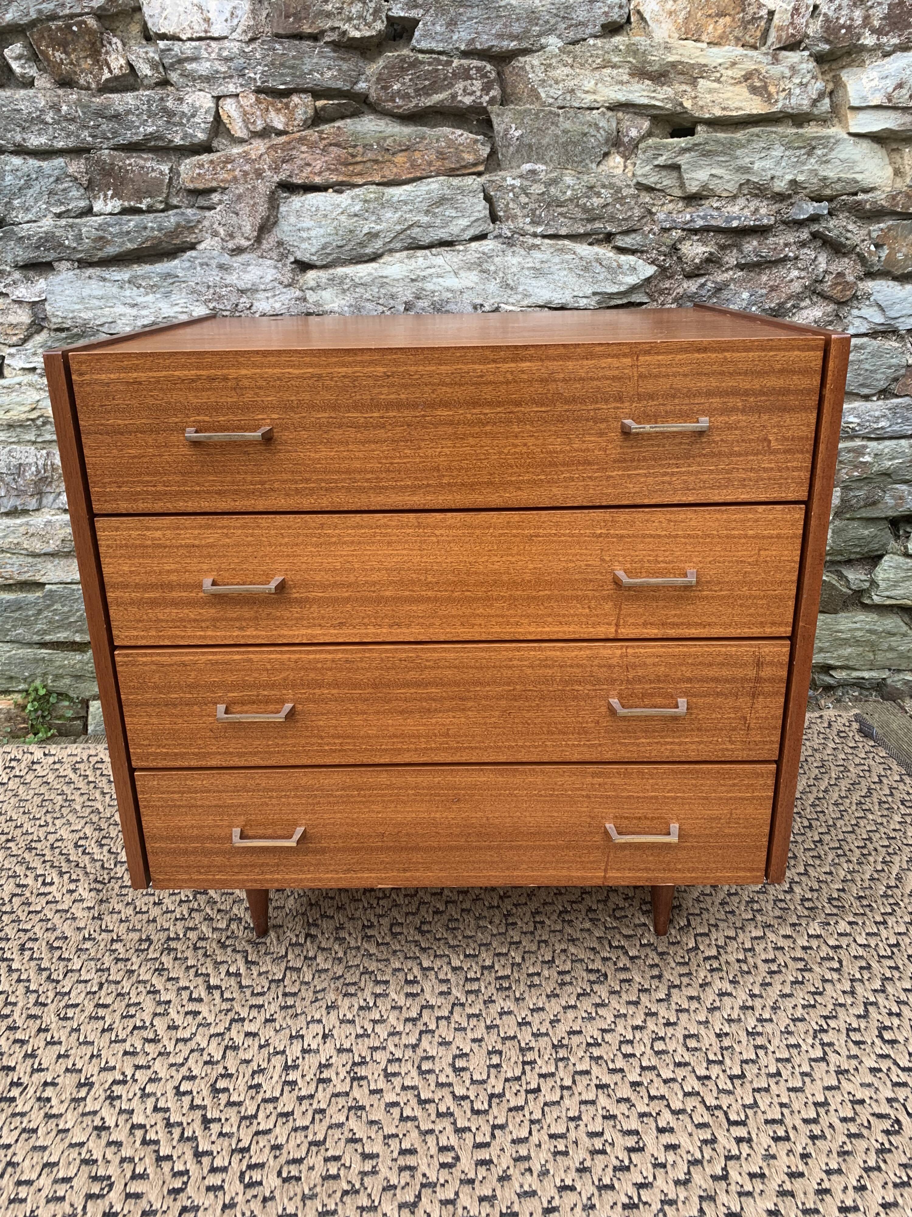 Vintage chest of drawers with 4 drawers