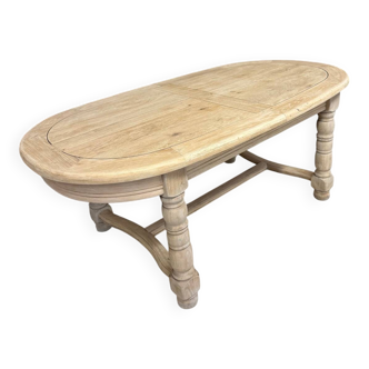 Oval farmhouse table in solid oak with 2 extensions.