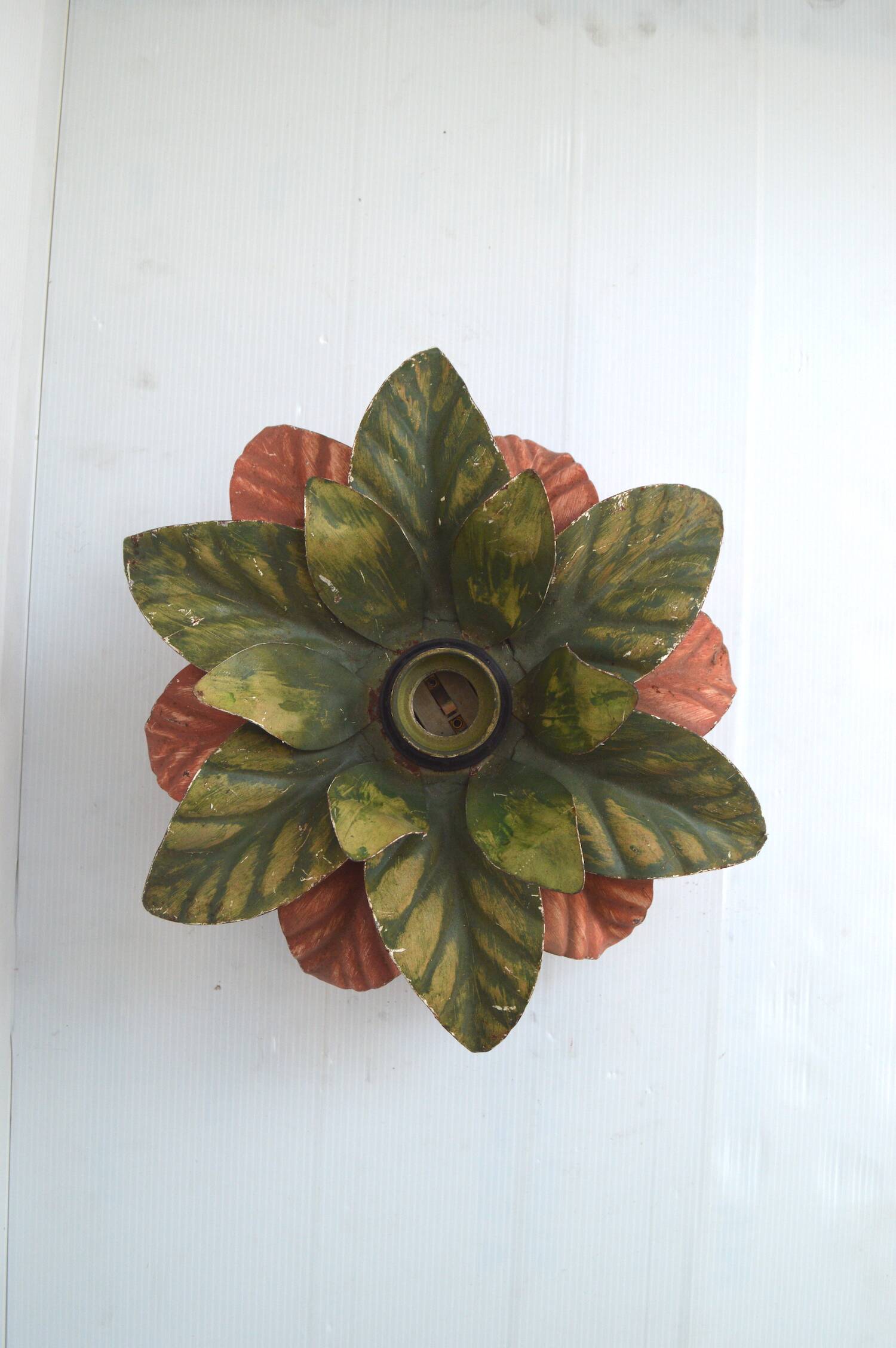 Metal flower wall light