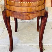 Commode style Louis XV en loupe d'orme et noyer