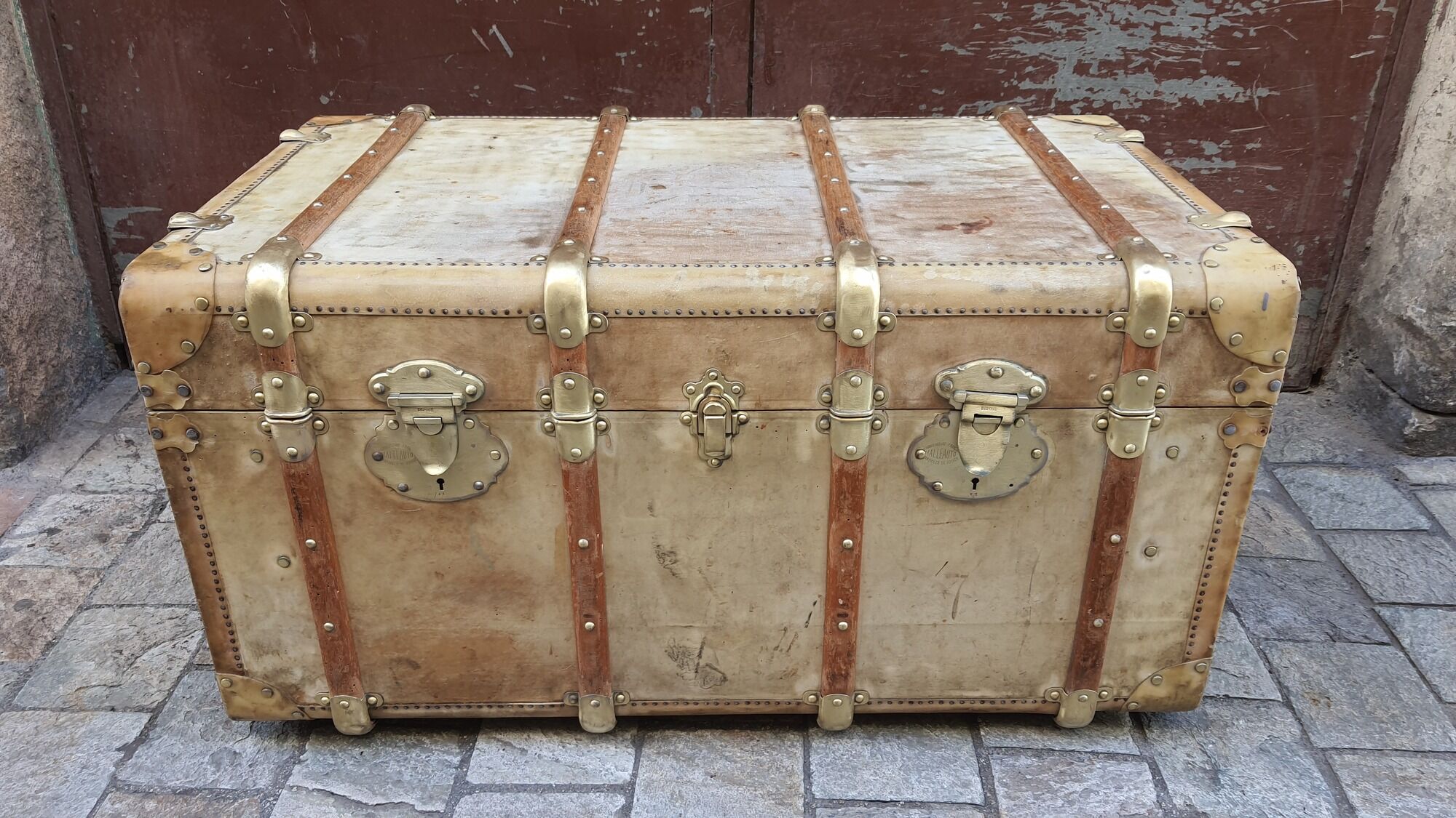 Malle auto travel trunk made of pigskin