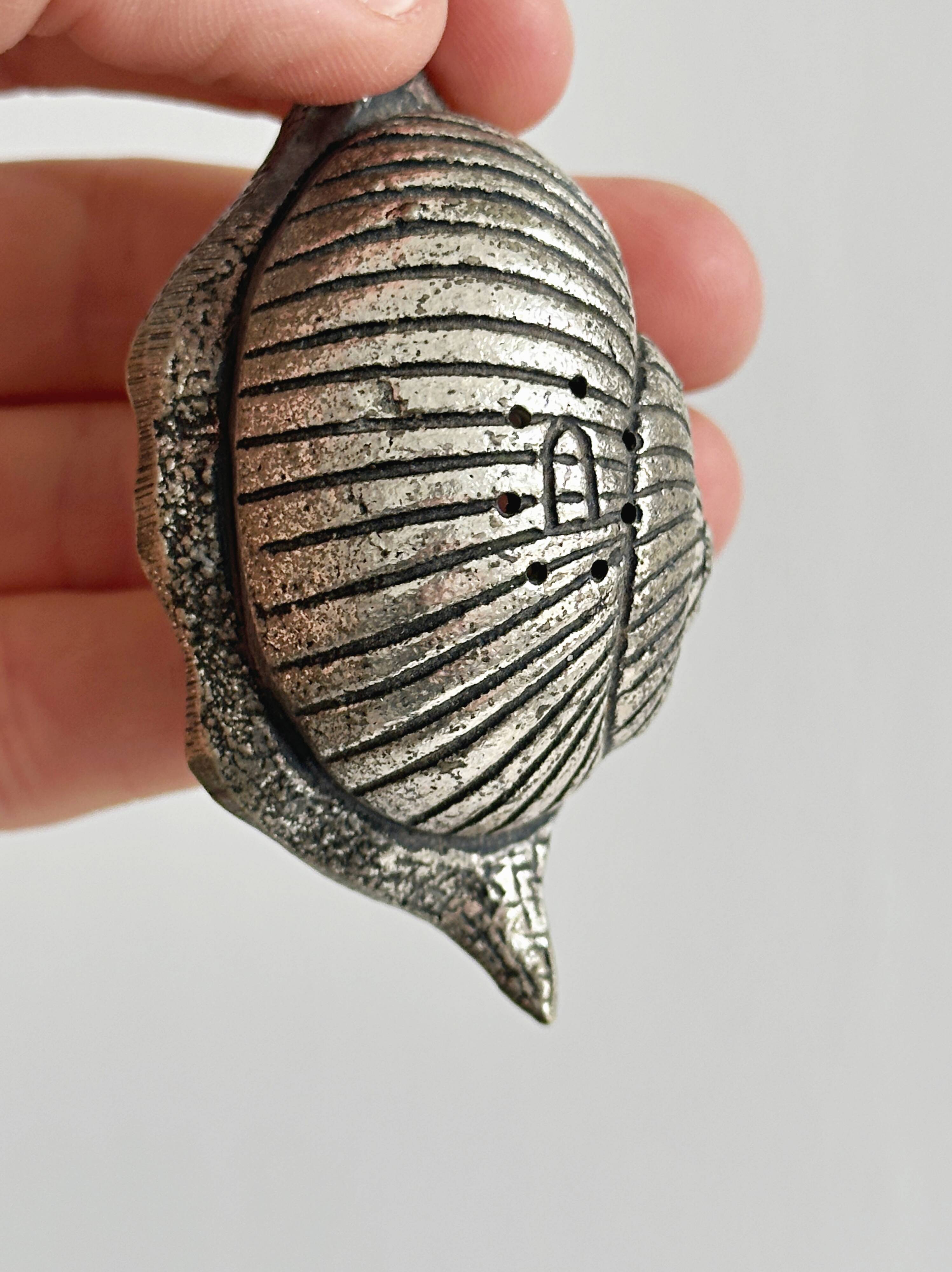 Snail salt or pepper shaker