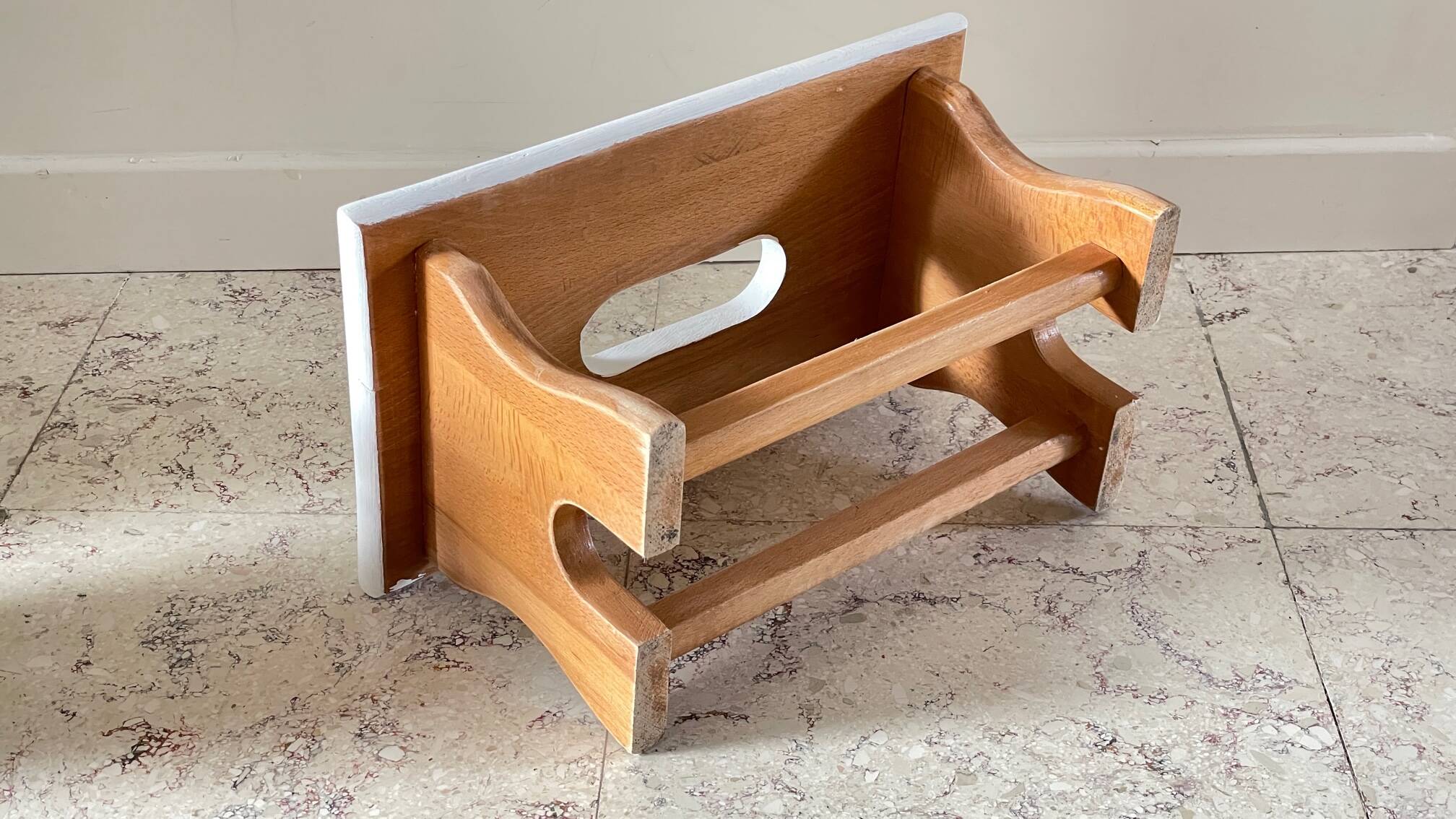 Tabouret vintage en hêtre et peint en blanc