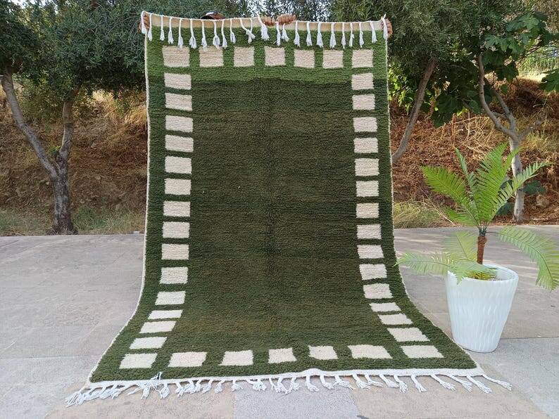 Beni Ouraine handwoven rug, traditional style, size 140 x 270 cm