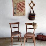 Paire de chaises bistrot en bois signées Thonet, années 1940