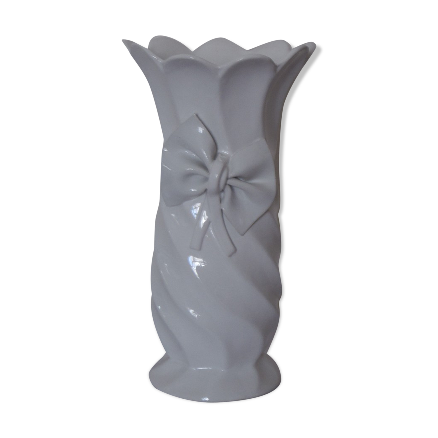 White ceramic vase Bassano deco knot