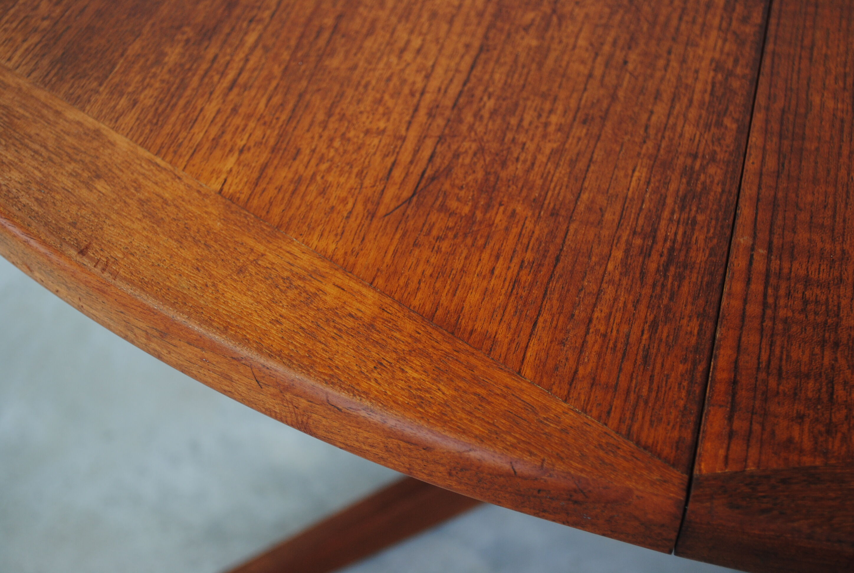 Table to eat expandable in teck