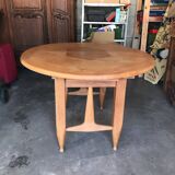 Extendable dining table