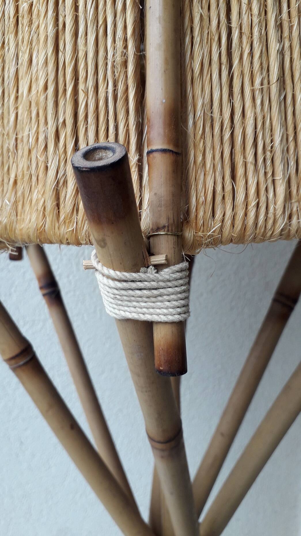 Lampadaire bambou et ficelle