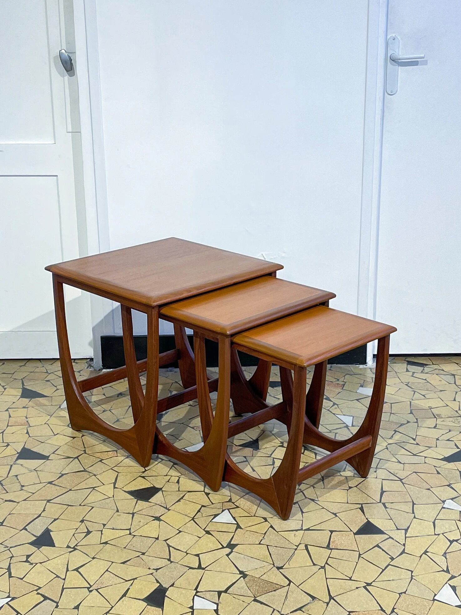 Teak trundle coffee table