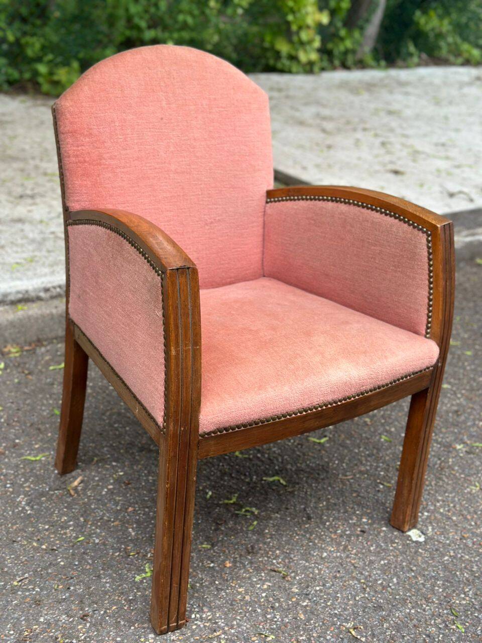 Art Deco bridge armchair in solid oak and salmon pink velvet, 1960.