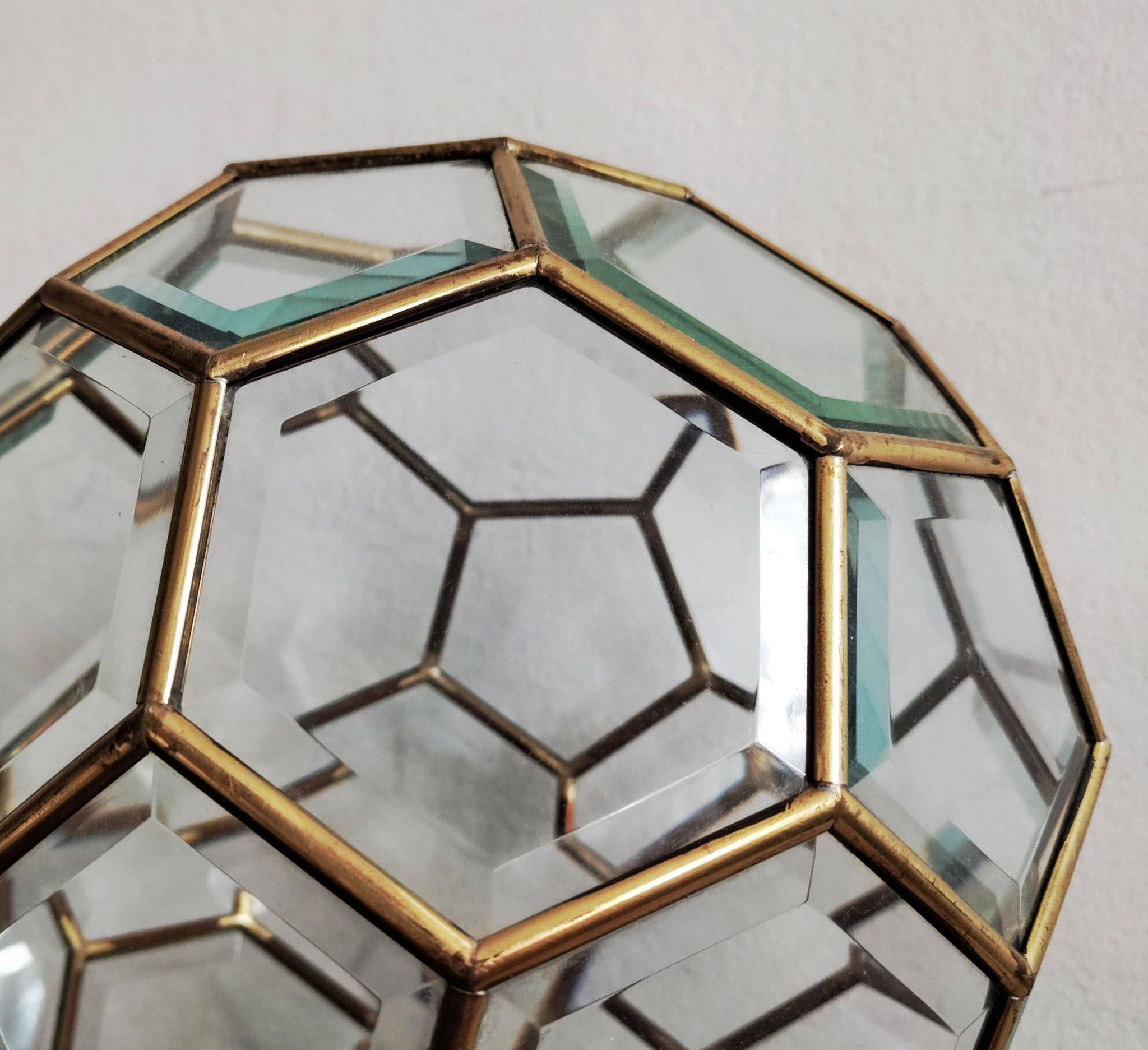 Adolf Loos style lamp in brass and faceted glass from the 1950s.