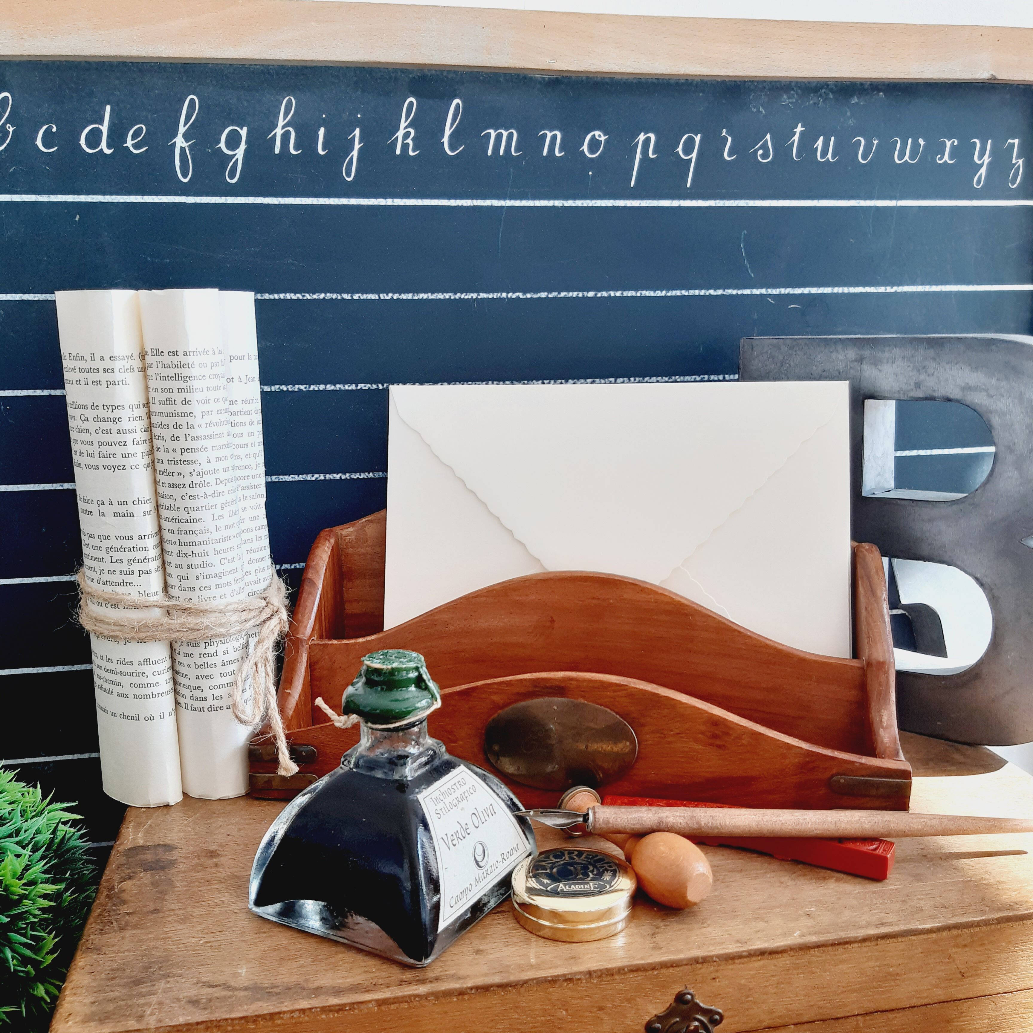 Porte courrier bois et laiton