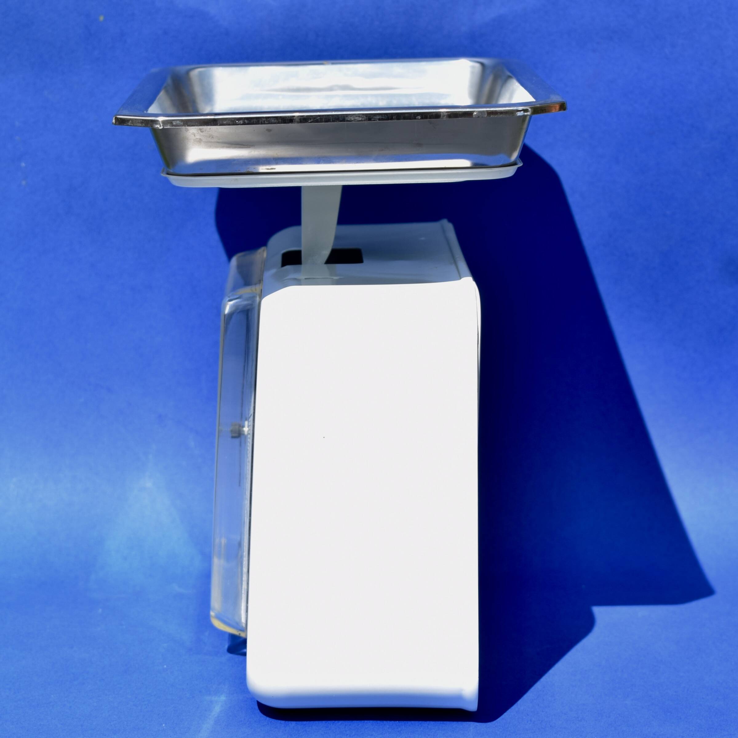 Stube - household scale in white enameled metal - force 10 - model 7000 in its box - 1960.