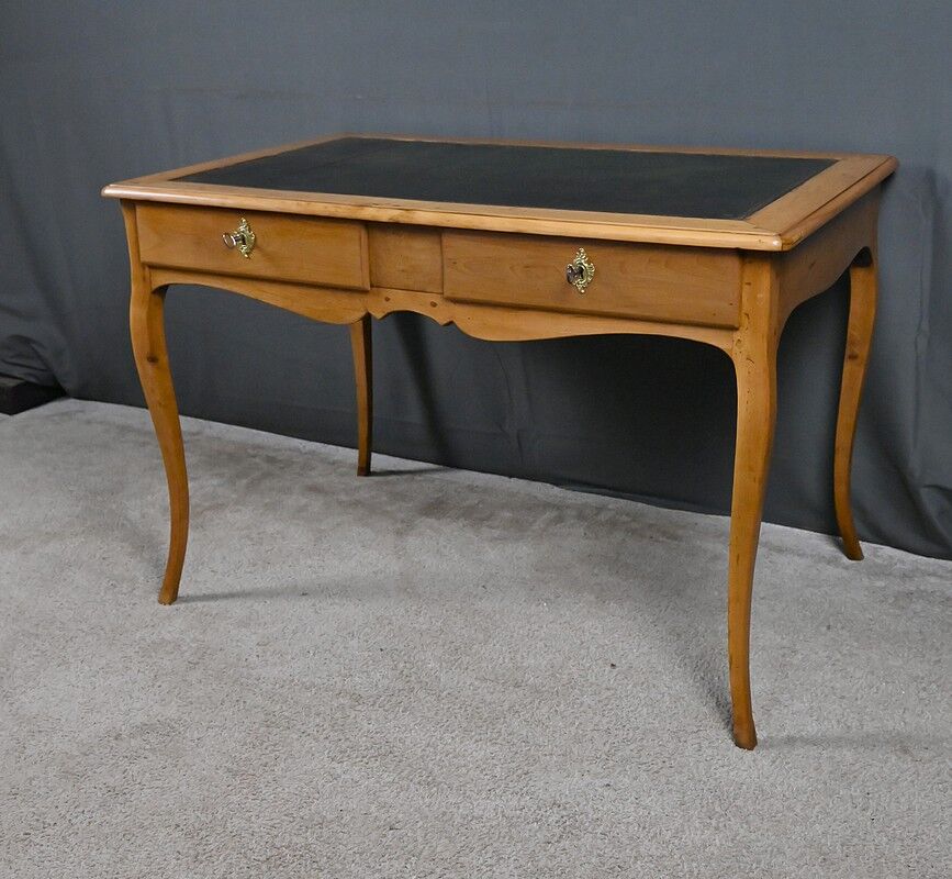 Small desk in apple and cherry wood, Louis XV – XVIII century.