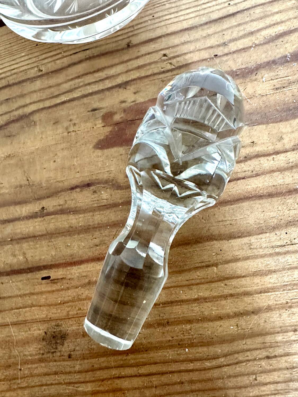 Small carafe and its chiseled glass stopper