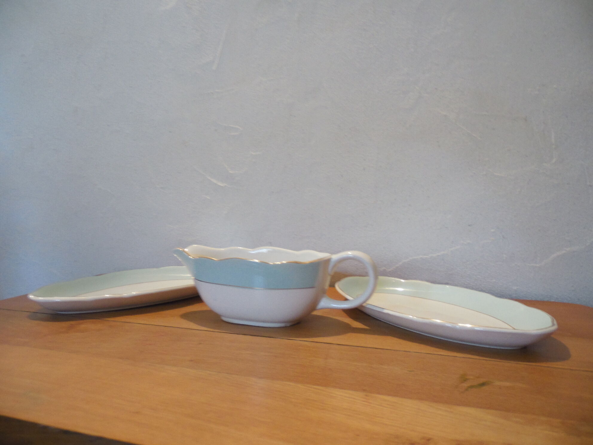 Sarreguemines and Digoin 30s sauce dish