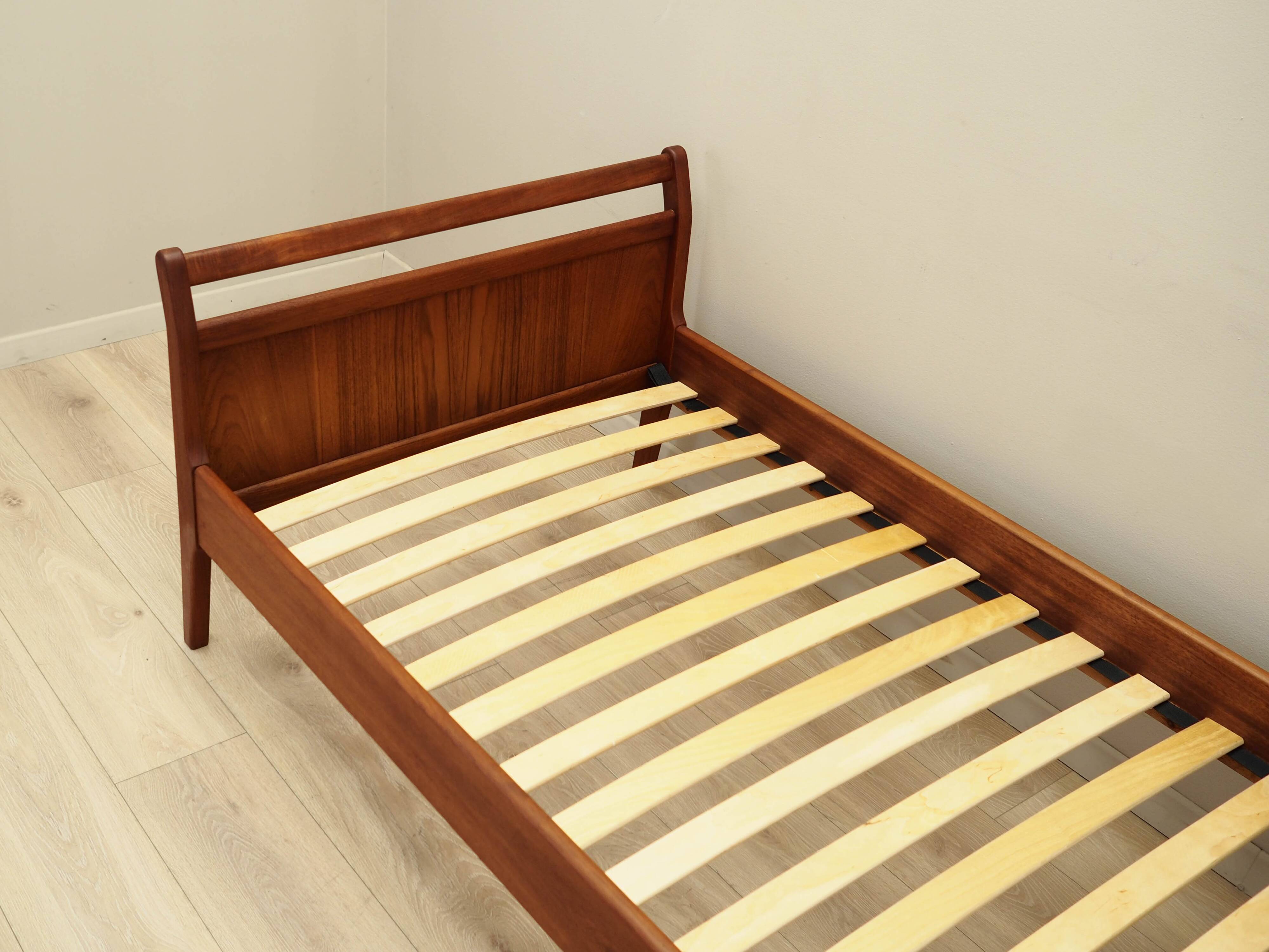 Lit en teck, design danois, années 1970, fabrication : Danemark